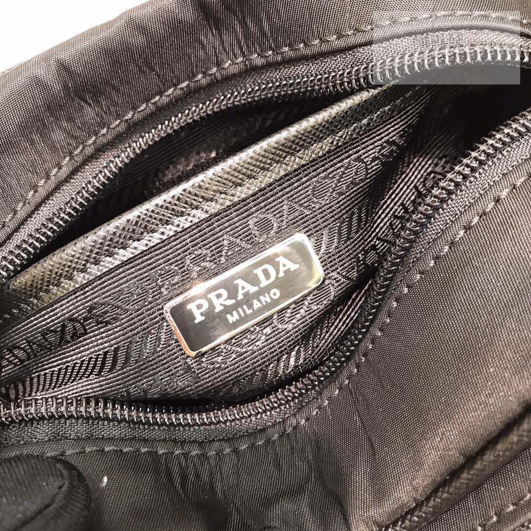 P R A D A Re-Edition 2005 Nylon Camera Bag 6번 이미지