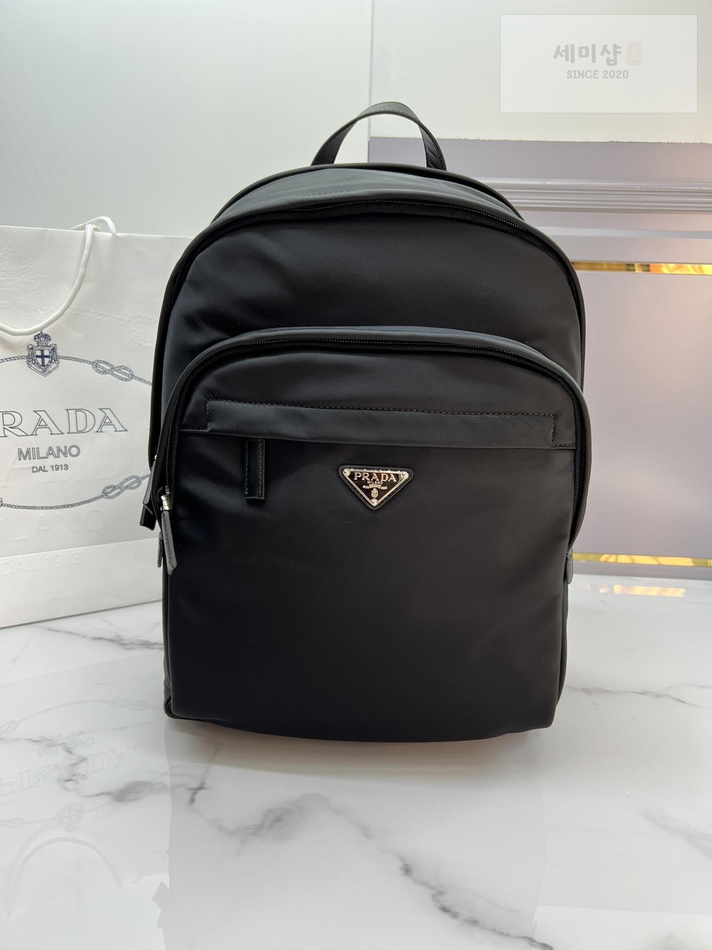 P R A D A Re-Nylon Logo Plaque BackPack 레플리카 1번 이미지 - Bag | 세미샵 레플리카 사이트