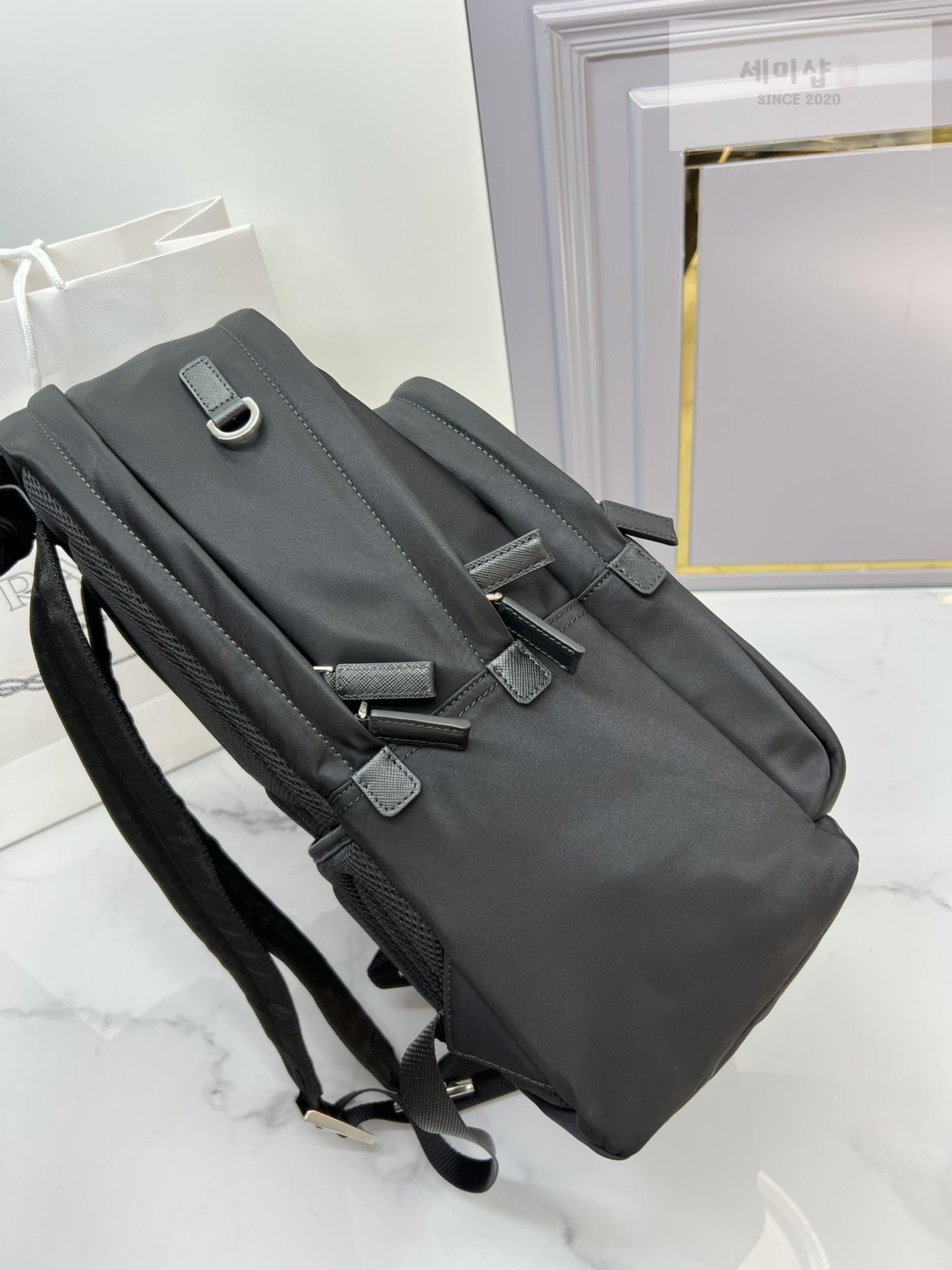 P R A D A Re-Nylon Logo Plaque BackPack 레플리카 4번 이미지 - Bag | 세미샵 레플리카 사이트