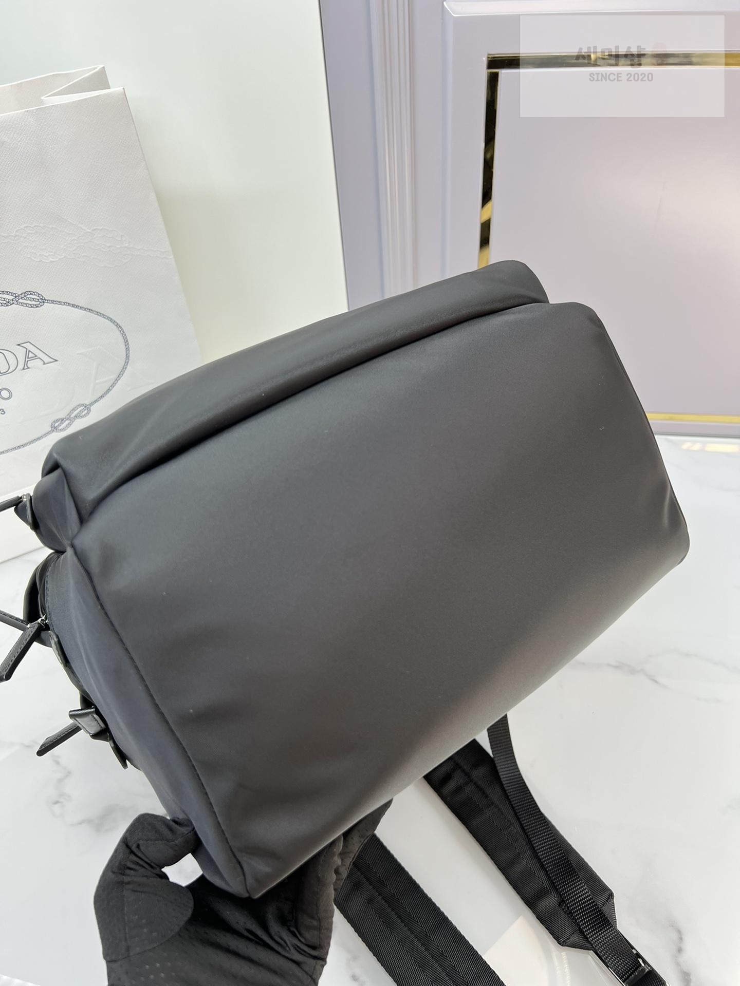 P R A D A Re-Nylon Logo Plaque BackPack 레플리카 6번 이미지 - Bag | 세미샵 레플리카 사이트