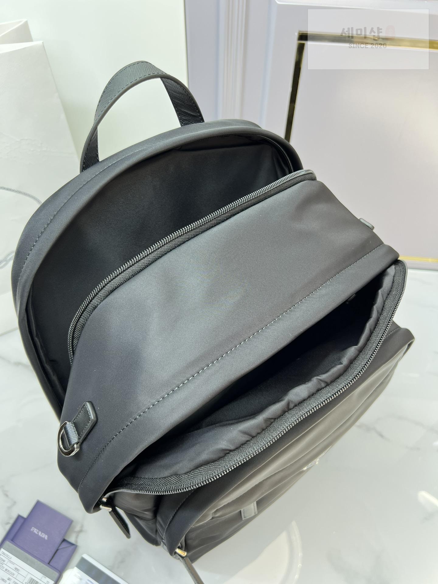 P R A D A Re-Nylon Logo Plaque BackPack 레플리카 7번 이미지 - Bag | 세미샵 레플리카 사이트
