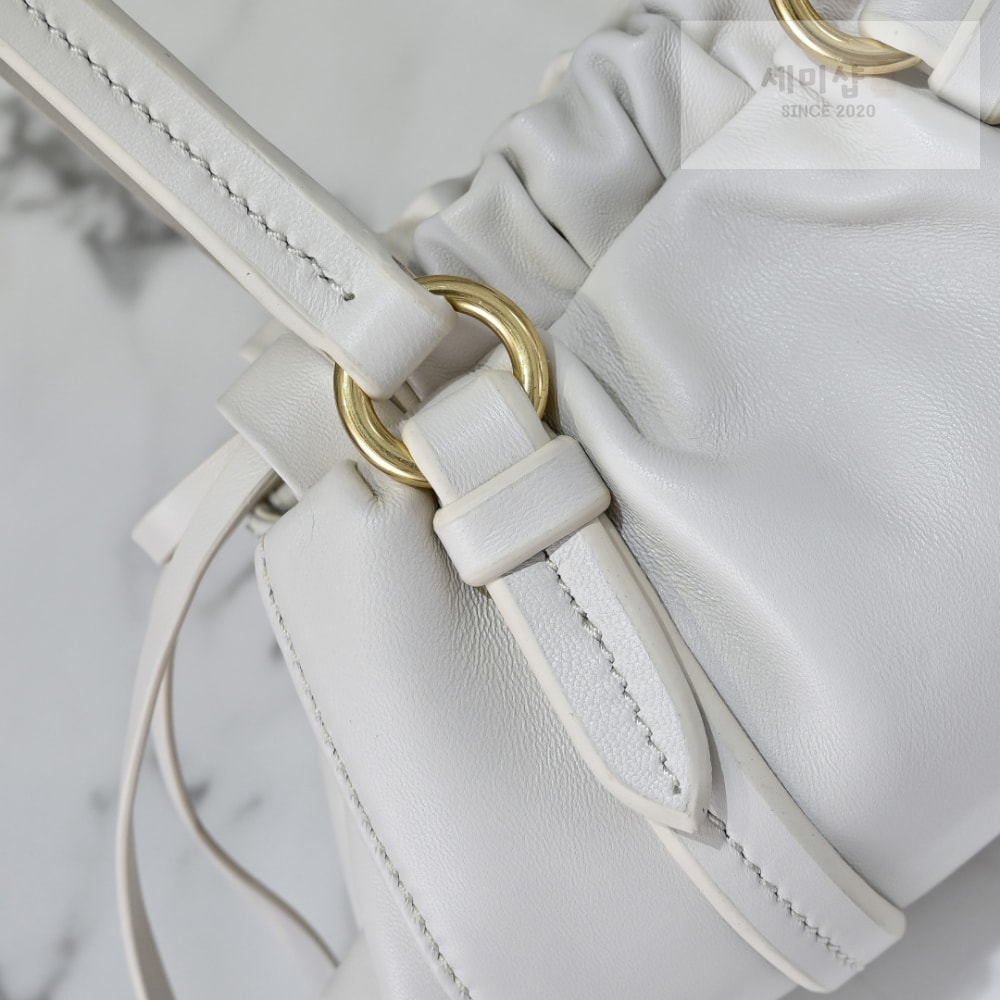 Miu Miu Joie Nappa Leather Bag 19번 이미지