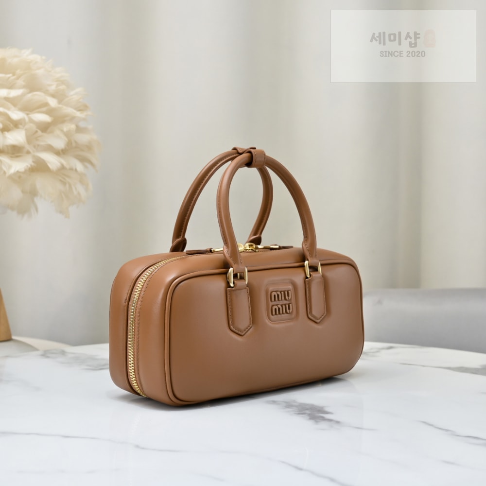 Miu Miu Miu Miu Arcadie Leather Large 레플리카 24번 이미지 - Bag | 세미샵 레플리카 사이트