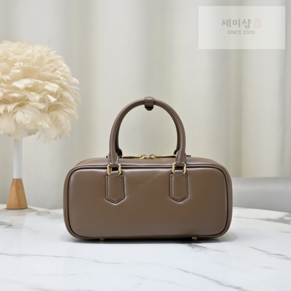 Miu Miu Miu Miu Arcadie Leather Large 레플리카 32번 이미지 - Bag | 세미샵 레플리카 사이트