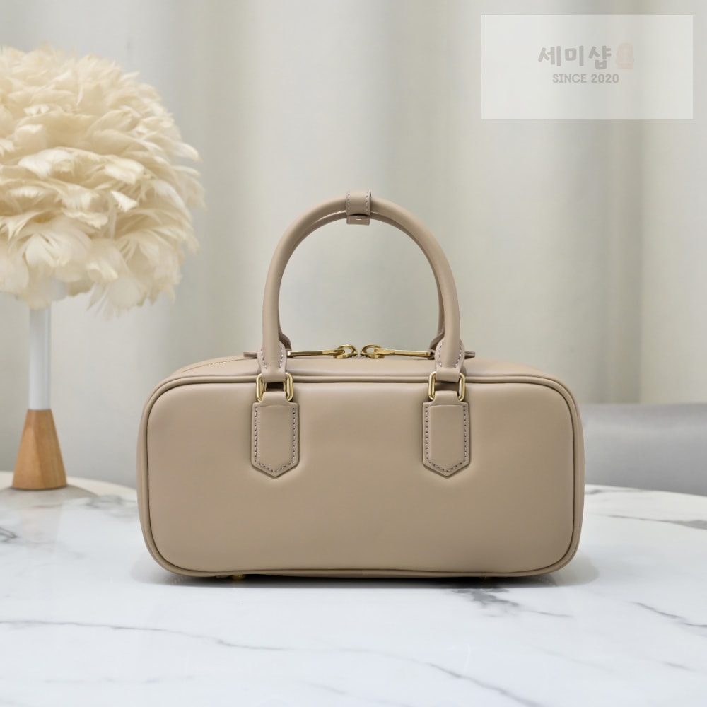Miu Miu Miu Miu Arcadie Leather Large 레플리카 53번 이미지 - Bag | 세미샵 레플리카 사이트