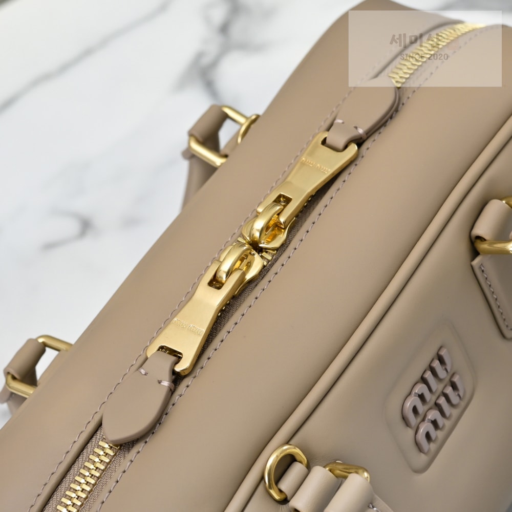 Miu Miu Miu Miu Arcadie Leather Large 레플리카 43번 이미지 - Bag | 세미샵 레플리카 사이트