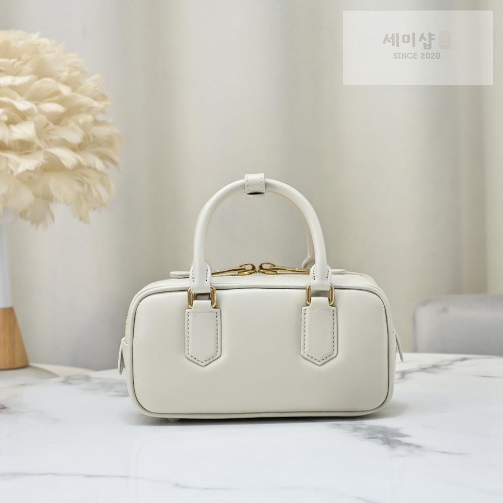 Miu Miu Miu Miu Arcadie Leather Regular Bag 61번 이미지