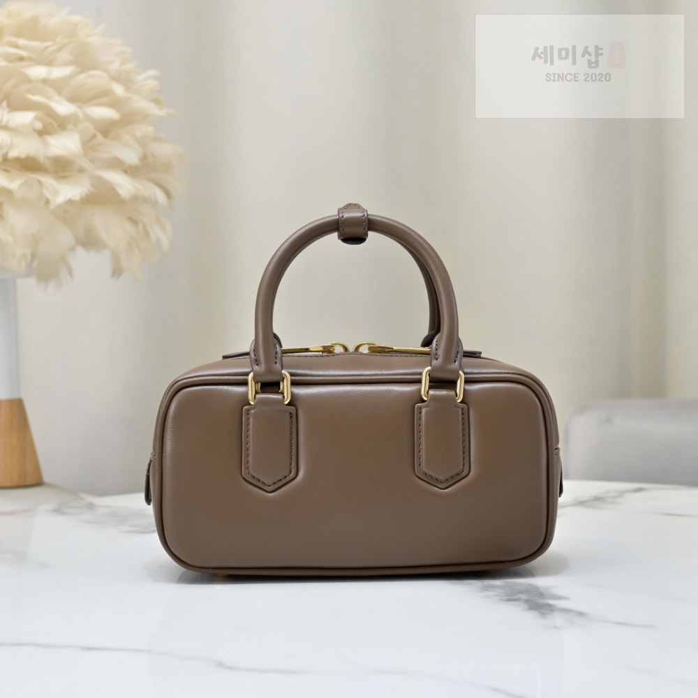 Miu Miu Miu Miu Arcadie Leather Regular Bag 34번 이미지