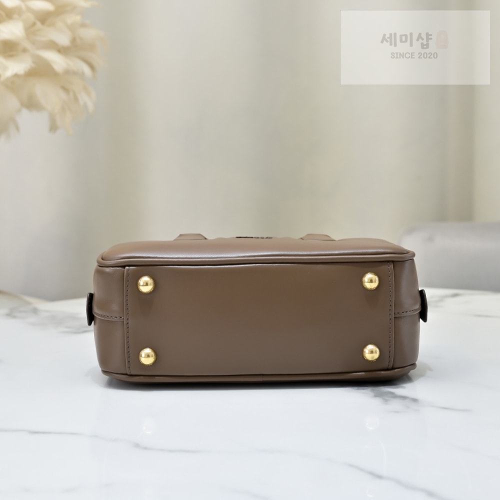 Miu Miu Miu Miu Arcadie Leather Regular Bag 62번 이미지