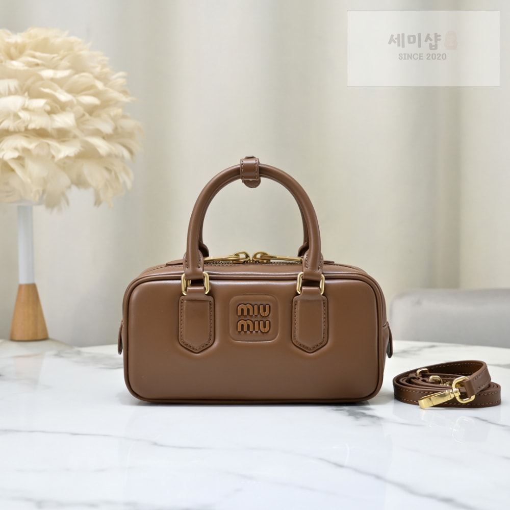 Miu Miu Miu Miu Arcadie Leather Regular Bag 41번 이미지
