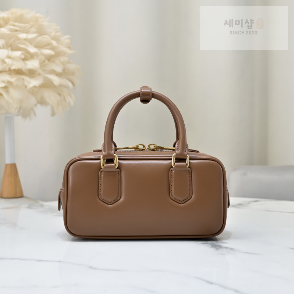 Miu Miu Miu Miu Arcadie Leather Regular Bag 63번 이미지