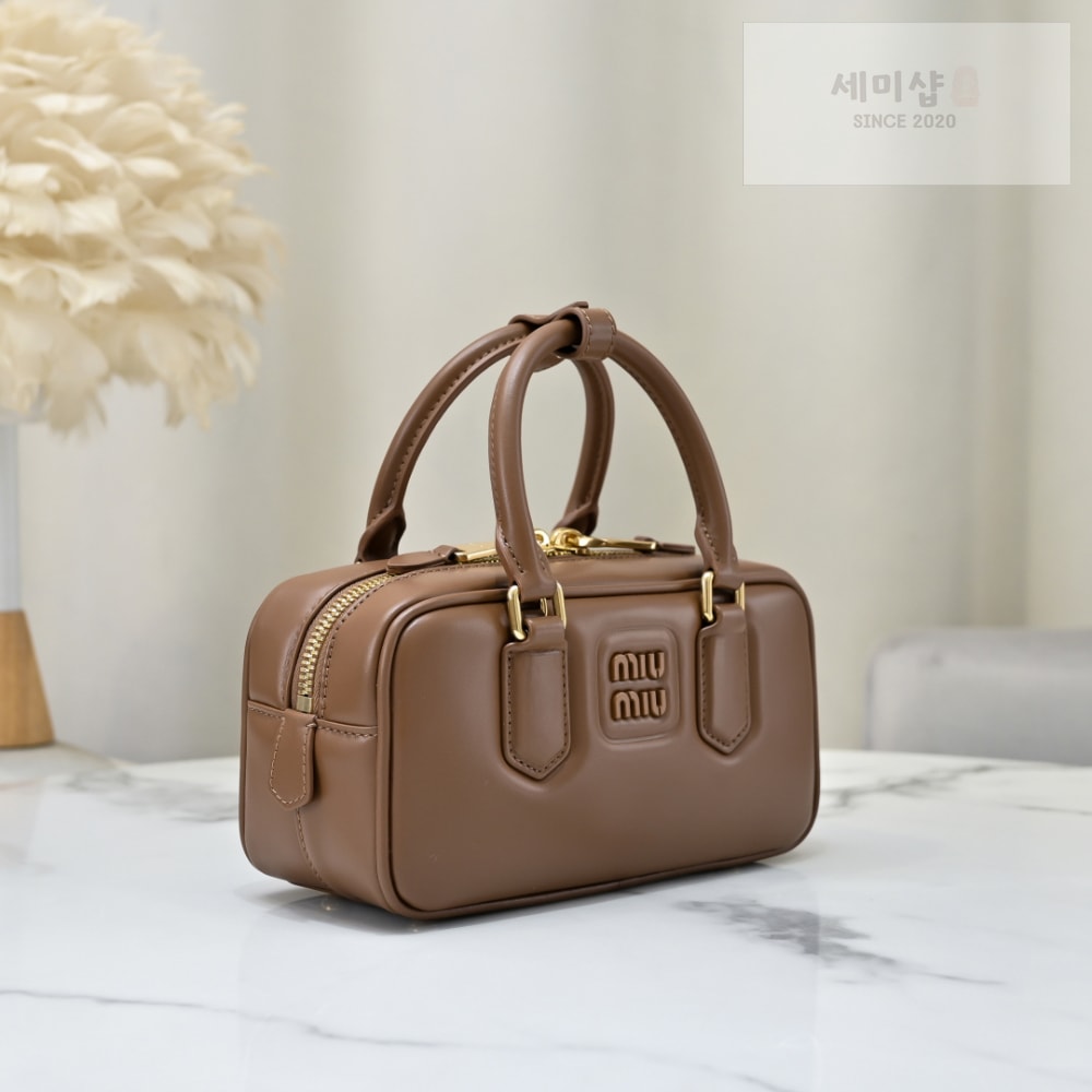 Miu Miu Miu Miu Arcadie Leather Regular Bag 42번 이미지