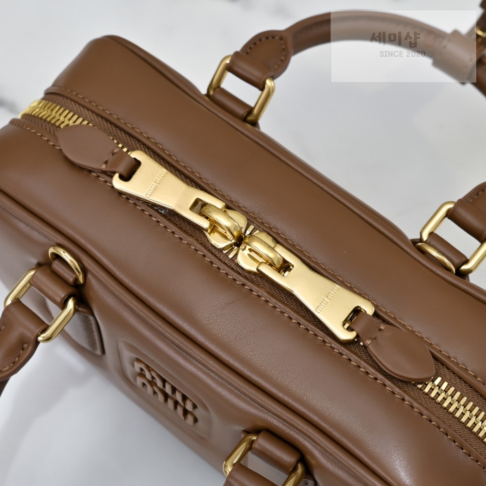Miu Miu Miu Miu Arcadie Leather Regular Bag 45번 이미지