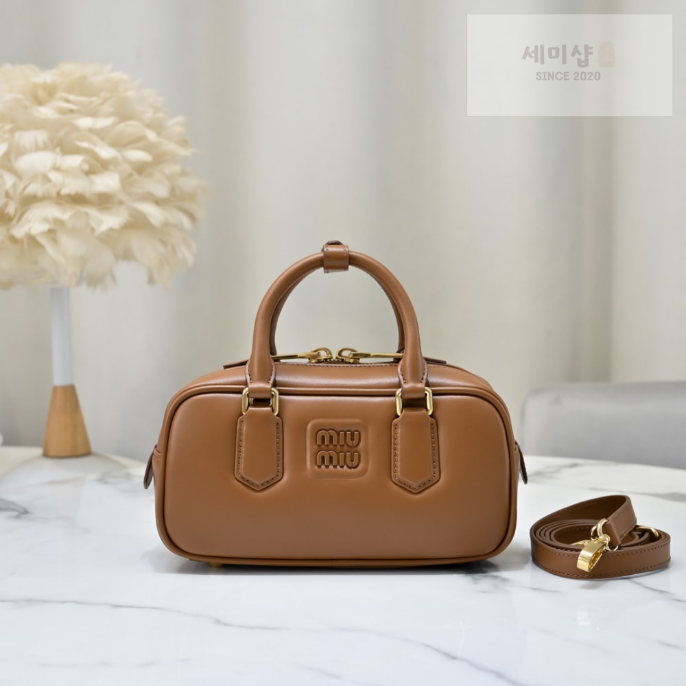 Miu Miu Miu Miu Arcadie Leather Regular Bag 49번 이미지