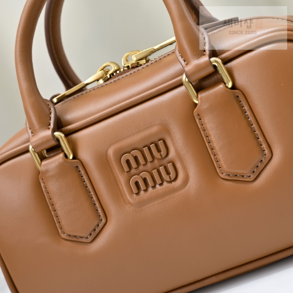 Miu Miu Miu Miu Arcadie Leather Regular Bag 53번 이미지