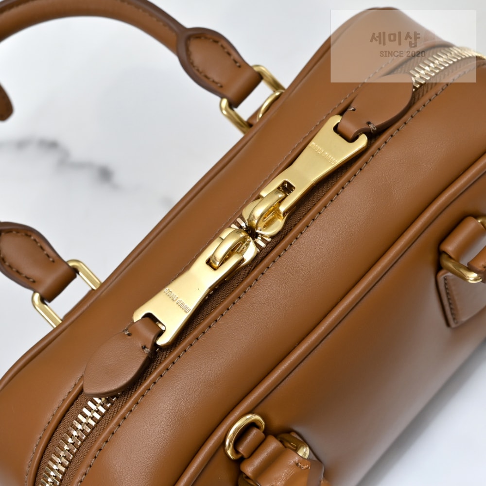 Miu Miu Miu Miu Arcadie Leather Regular Bag 54번 이미지