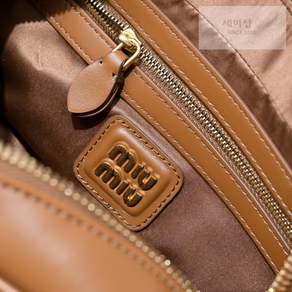 Miu Miu Miu Miu Arcadie Leather Regular Bag 57번 이미지