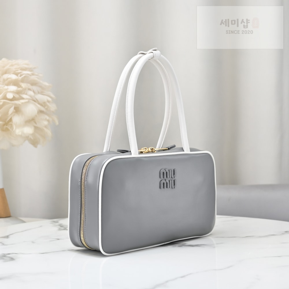 Miu Miu Miu Miu Beau Leather Top Handle Bag 8번 이미지