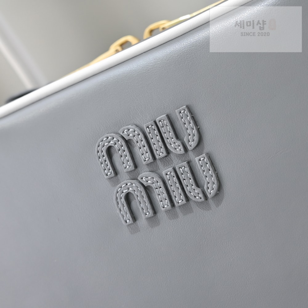 Miu Miu Miu Miu Beau Leather Top Handle Bag 3번 이미지