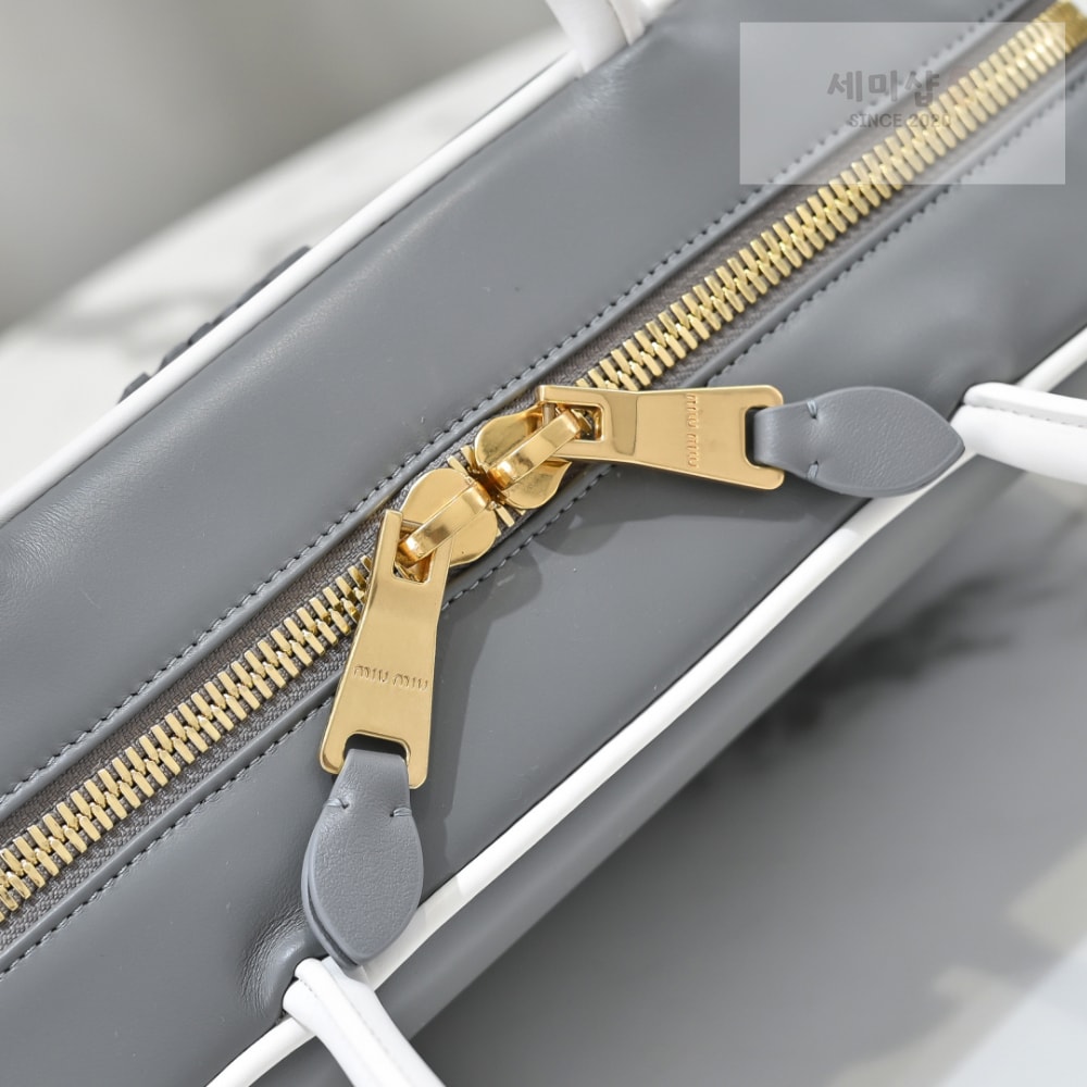 Miu Miu Miu Miu Beau Leather Top Handle Bag 4번 이미지