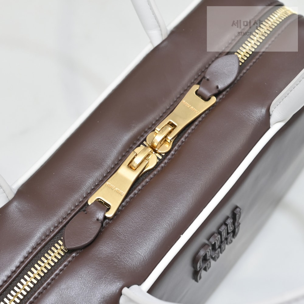 Miu Miu Miu Miu Beau Leather Top Handle Bag 4번 이미지