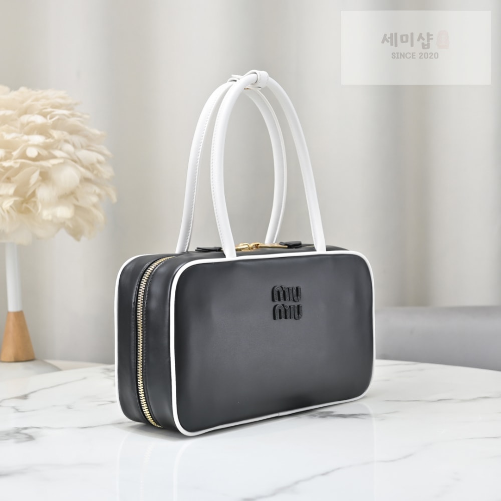 Miu Miu Miu Miu Beau Leather Top Handle Bag 2번 이미지