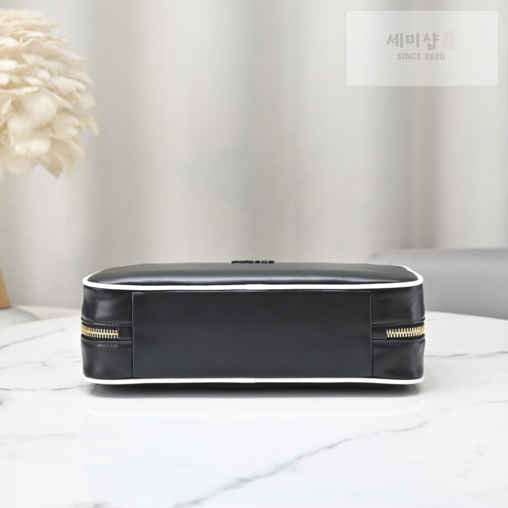 Miu Miu Miu Miu Beau Leather Top Handle Bag 3번 이미지