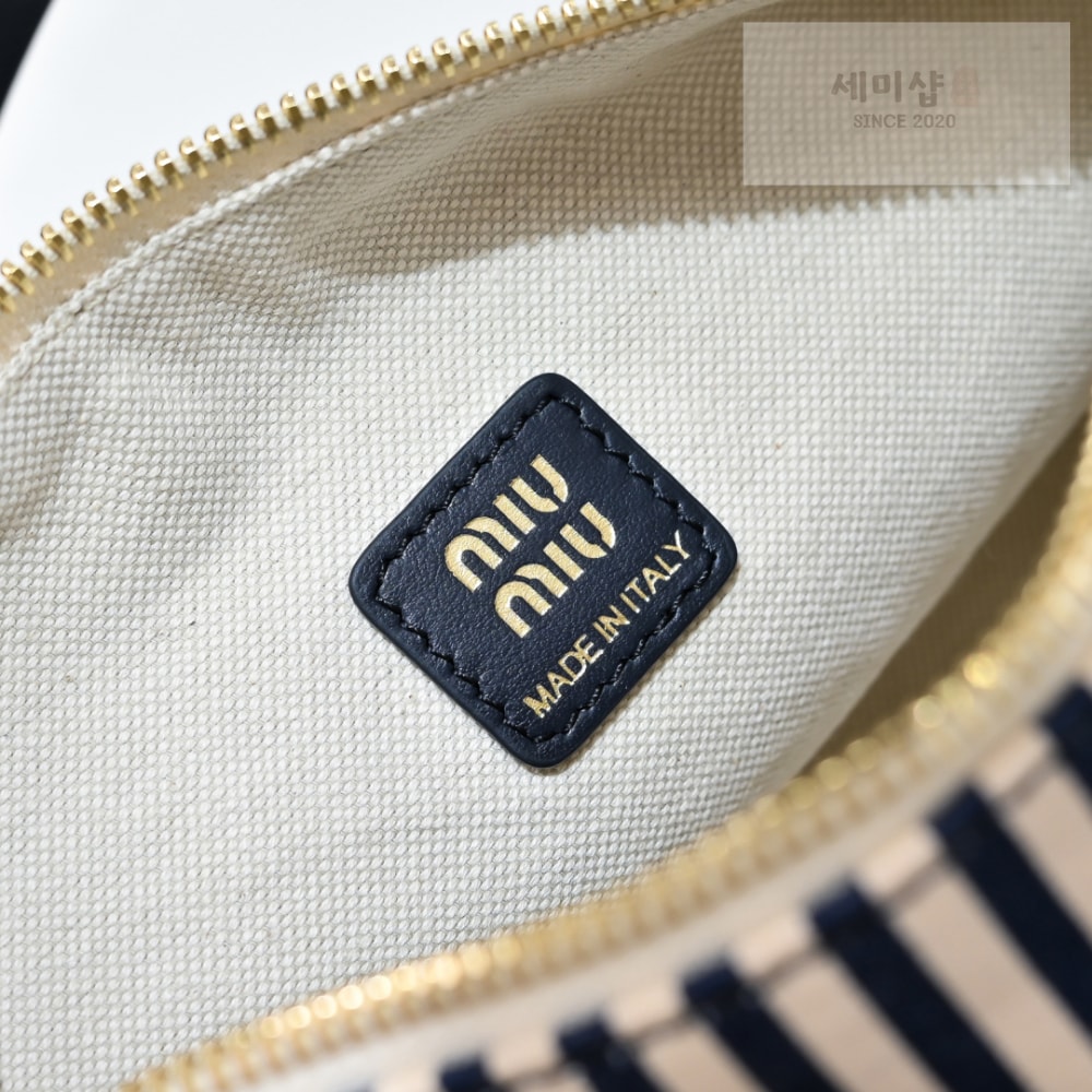 Miu Miu Miu Miu Gabardine Pouch Bag 15번 이미지