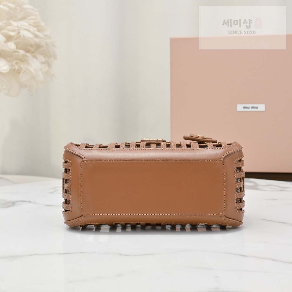 Miu Miu Miu Miu Leather Basket Bag 25번 이미지