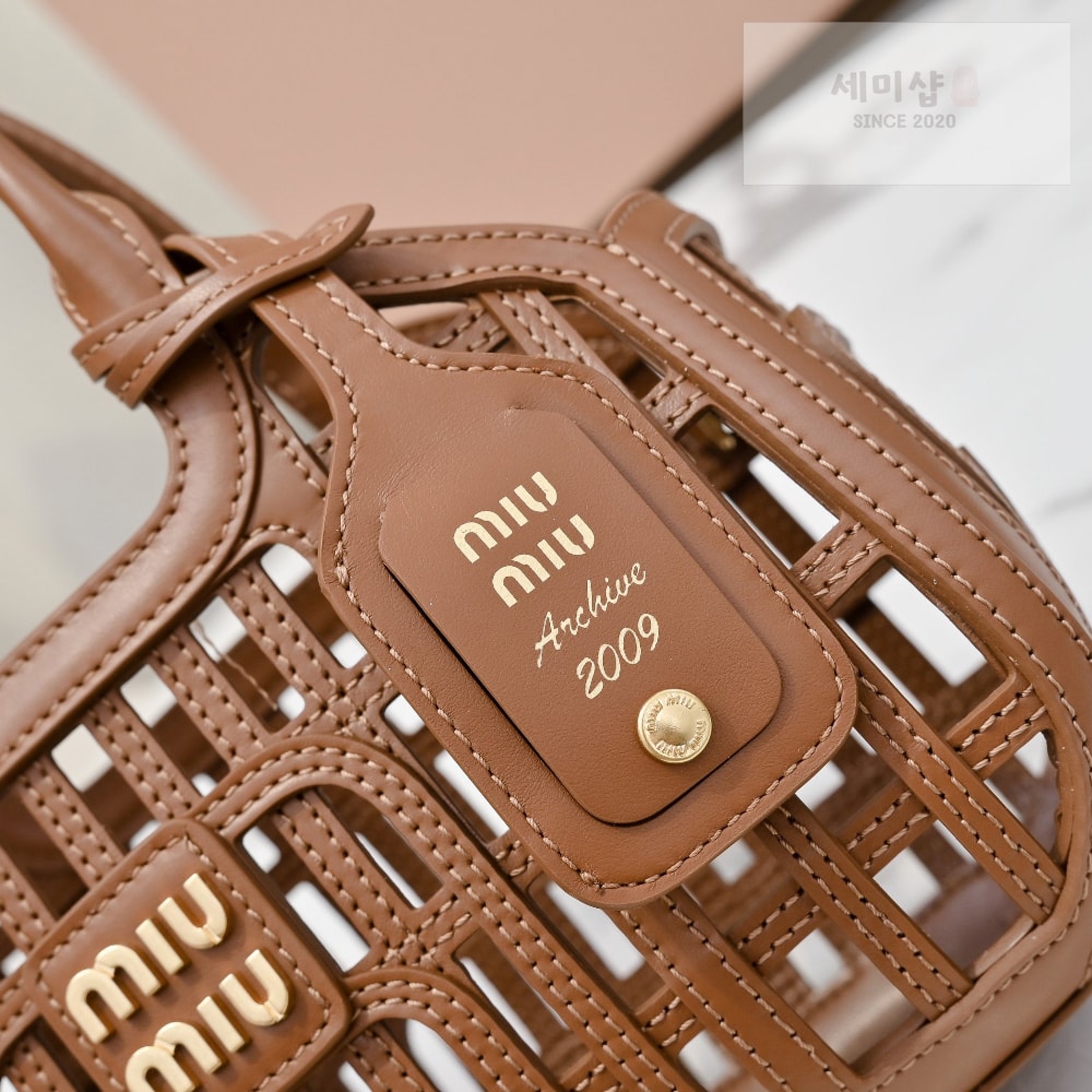 Miu Miu Miu Miu Leather Basket Bag 4번 이미지