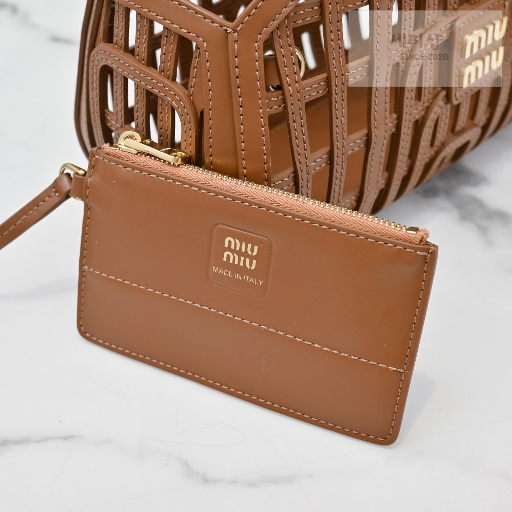 Miu Miu Miu Miu Leather Basket Bag 23번 이미지