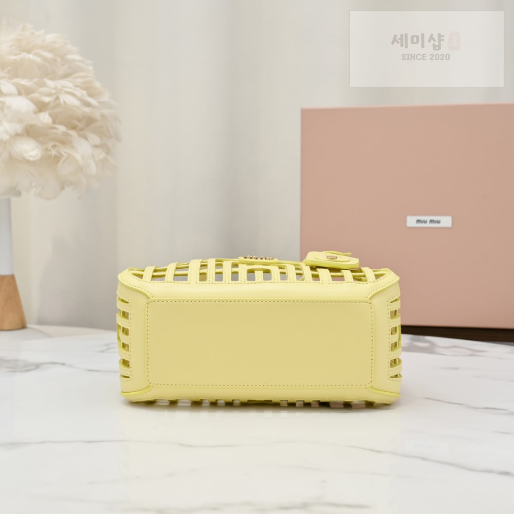 Miu Miu Miu Miu Leather Basket Bag 10번 이미지