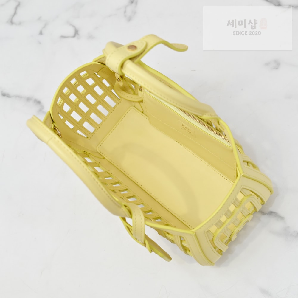 Miu Miu Miu Miu Leather Basket Bag 13번 이미지