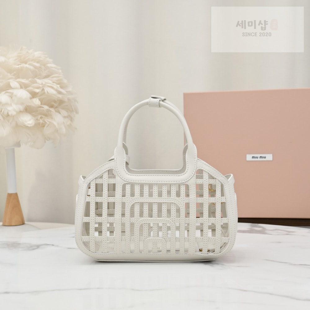 Miu Miu Miu Miu Leather Basket Bag 26번 이미지