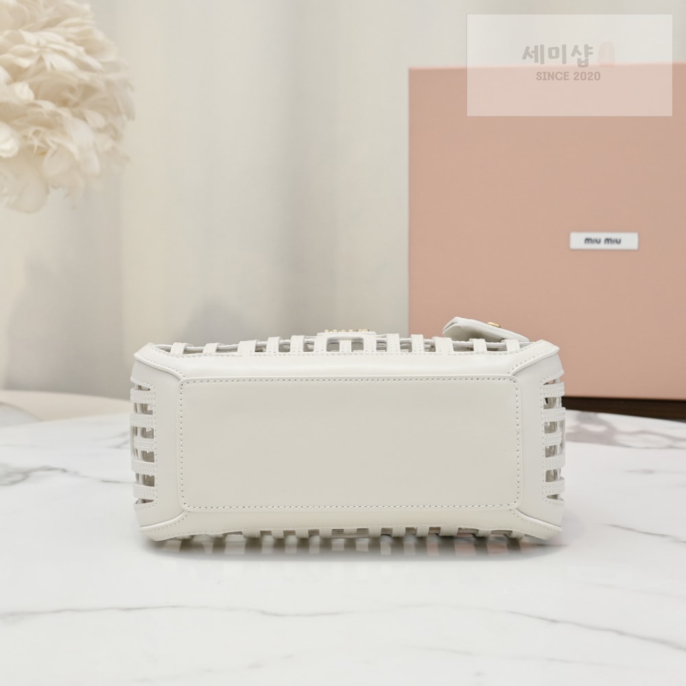 Miu Miu Miu Miu Leather Basket Bag 27번 이미지