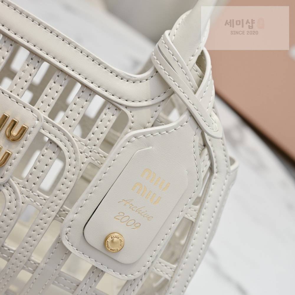 Miu Miu Miu Miu Leather Basket Bag 19번 이미지