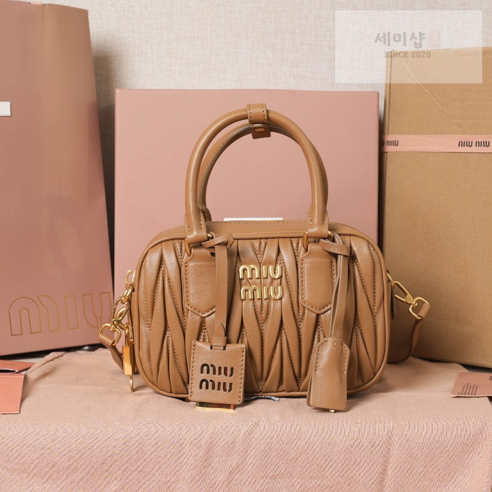 Miu Miu Miu Miu Matelasse Nappa Leather Bag 1번 이미지