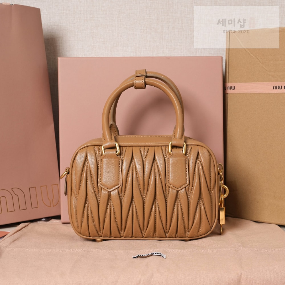 Miu Miu Miu Miu Matelasse Nappa Leather Bag 7번 이미지