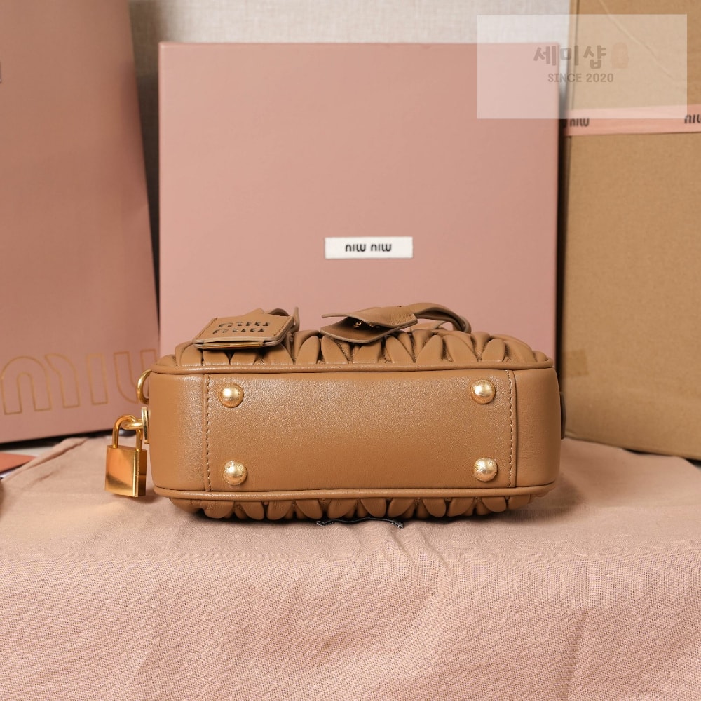 Miu Miu Miu Miu Matelasse Nappa Leather Bag 3번 이미지
