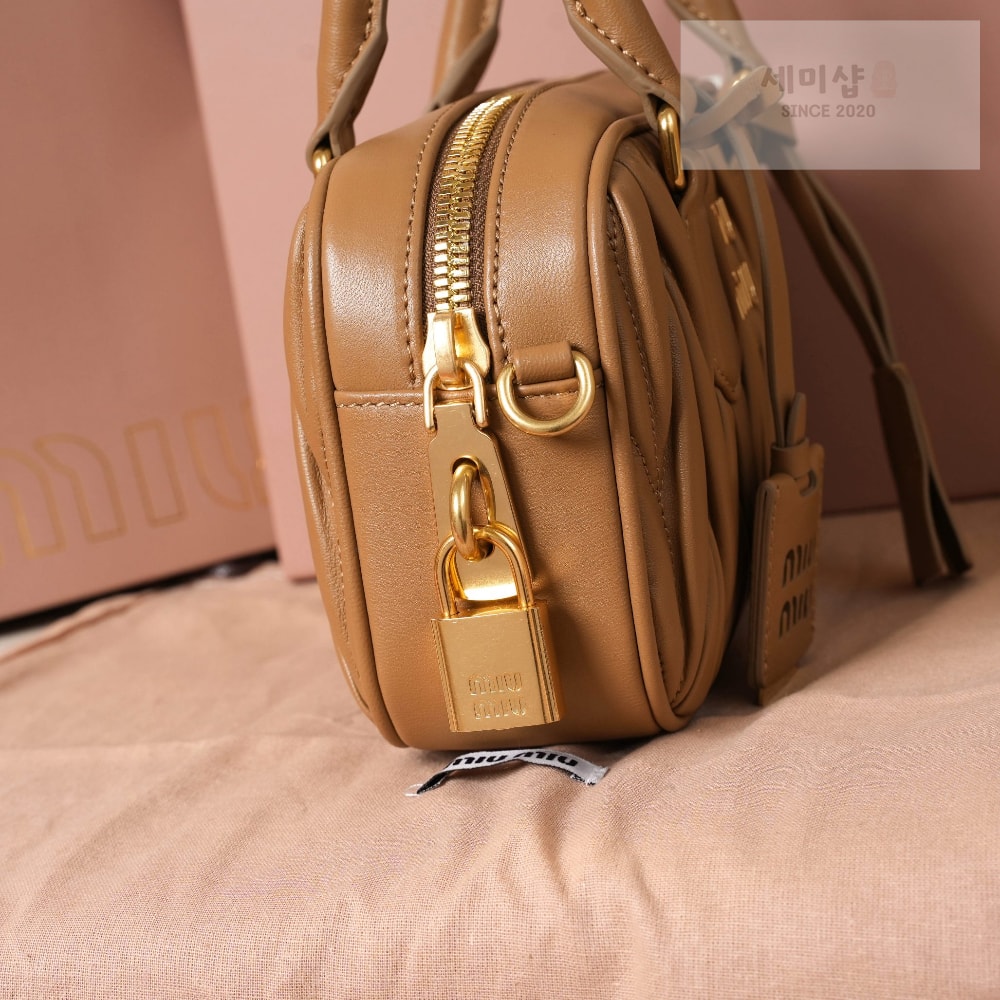 Miu Miu Miu Miu Matelasse Nappa Leather Bag 4번 이미지