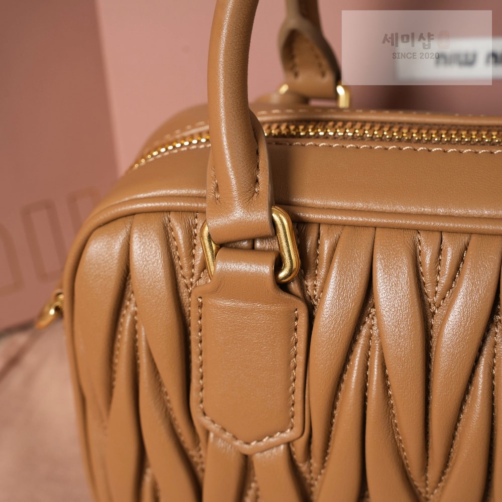 Miu Miu Miu Miu Matelasse Nappa Leather Bag 6번 이미지