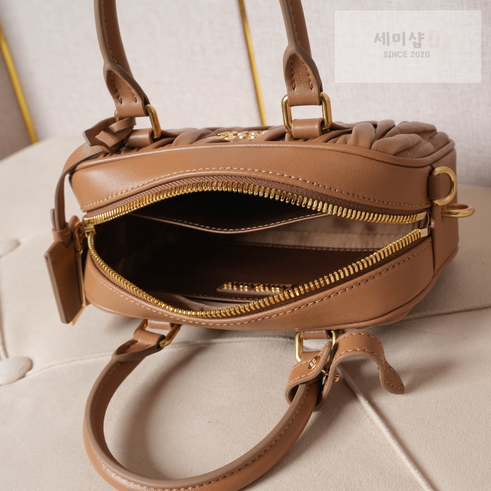 Miu Miu Miu Miu Matelasse Nappa Leather Bag 8번 이미지