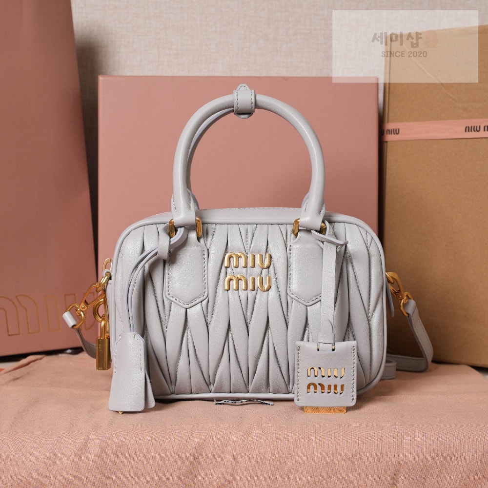 Miu Miu Miu Miu Matelasse Nappa Leather Bag 1번 이미지
