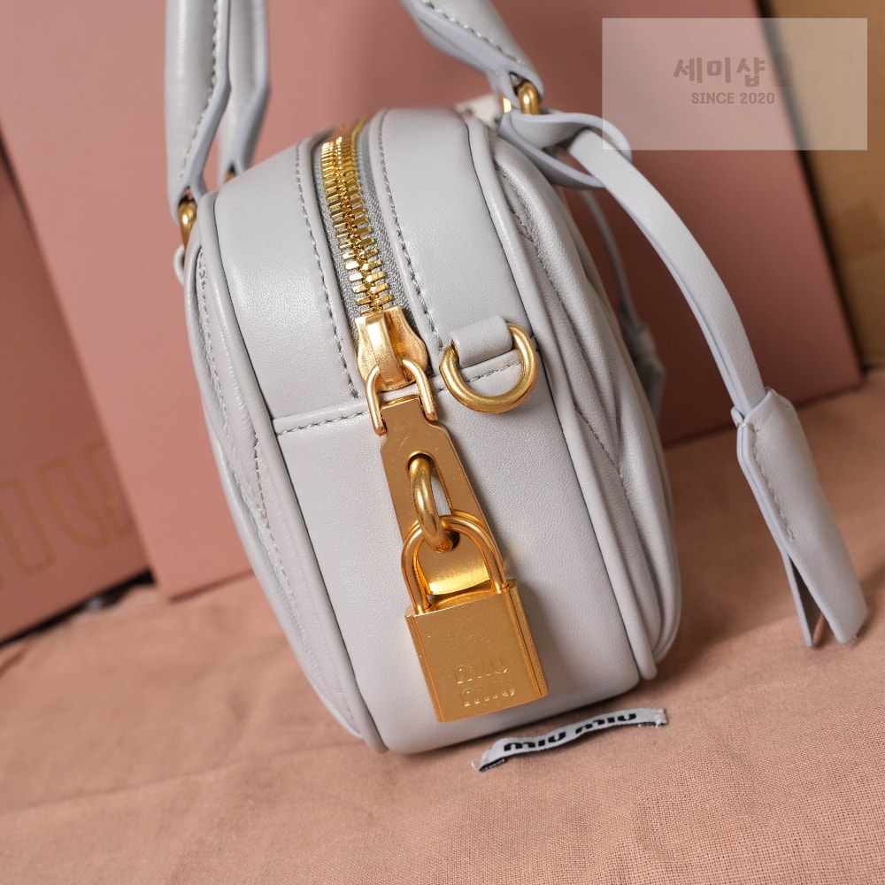 Miu Miu Miu Miu Matelasse Nappa Leather Bag 3번 이미지