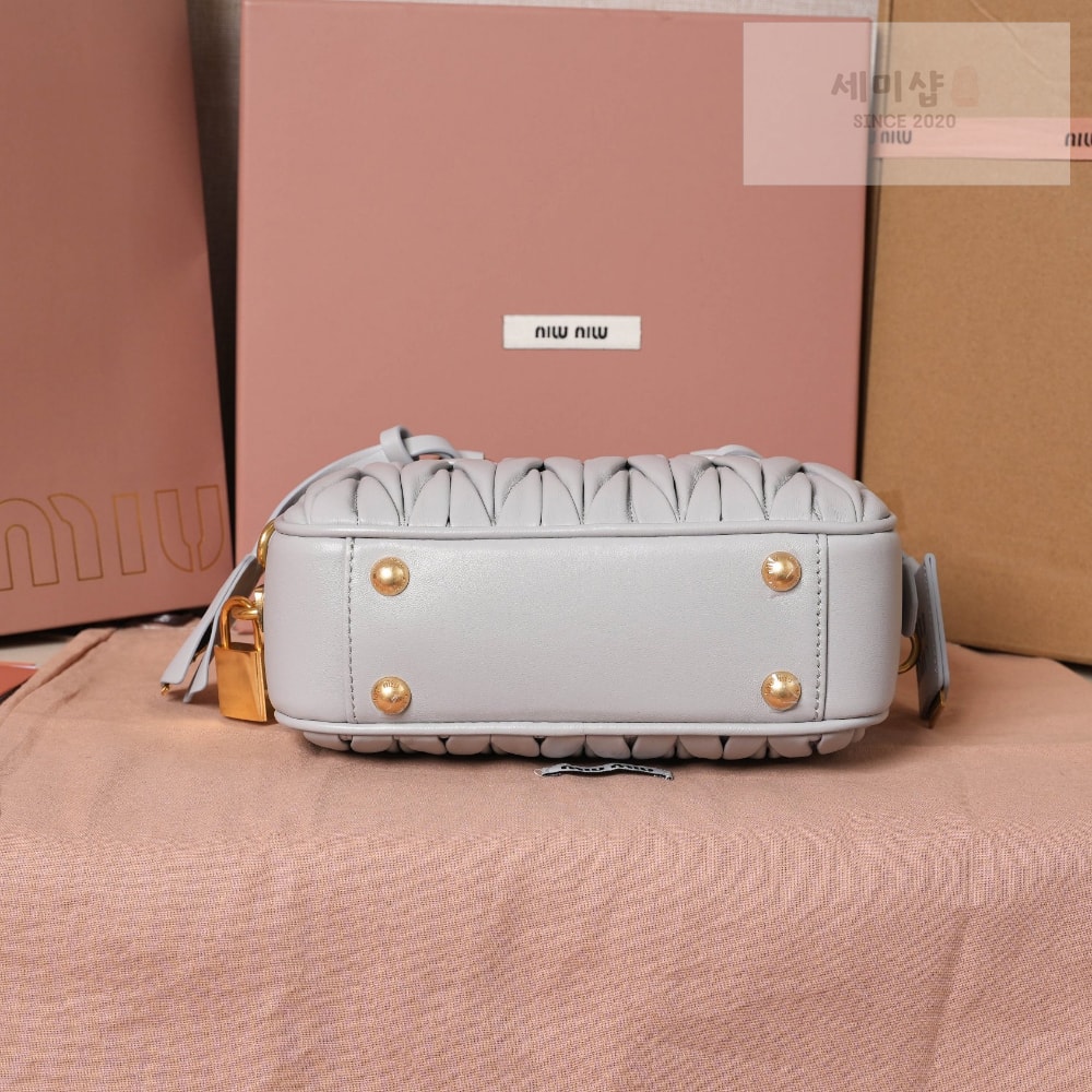 Miu Miu Miu Miu Matelasse Nappa Leather Bag 8번 이미지