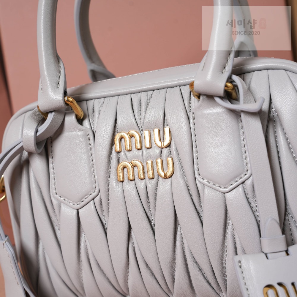 Miu Miu Miu Miu Matelasse Nappa Leather Bag 5번 이미지