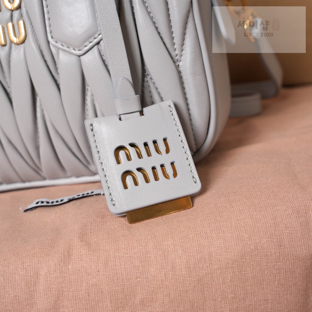 Miu Miu Miu Miu Matelasse Nappa Leather Bag 6번 이미지