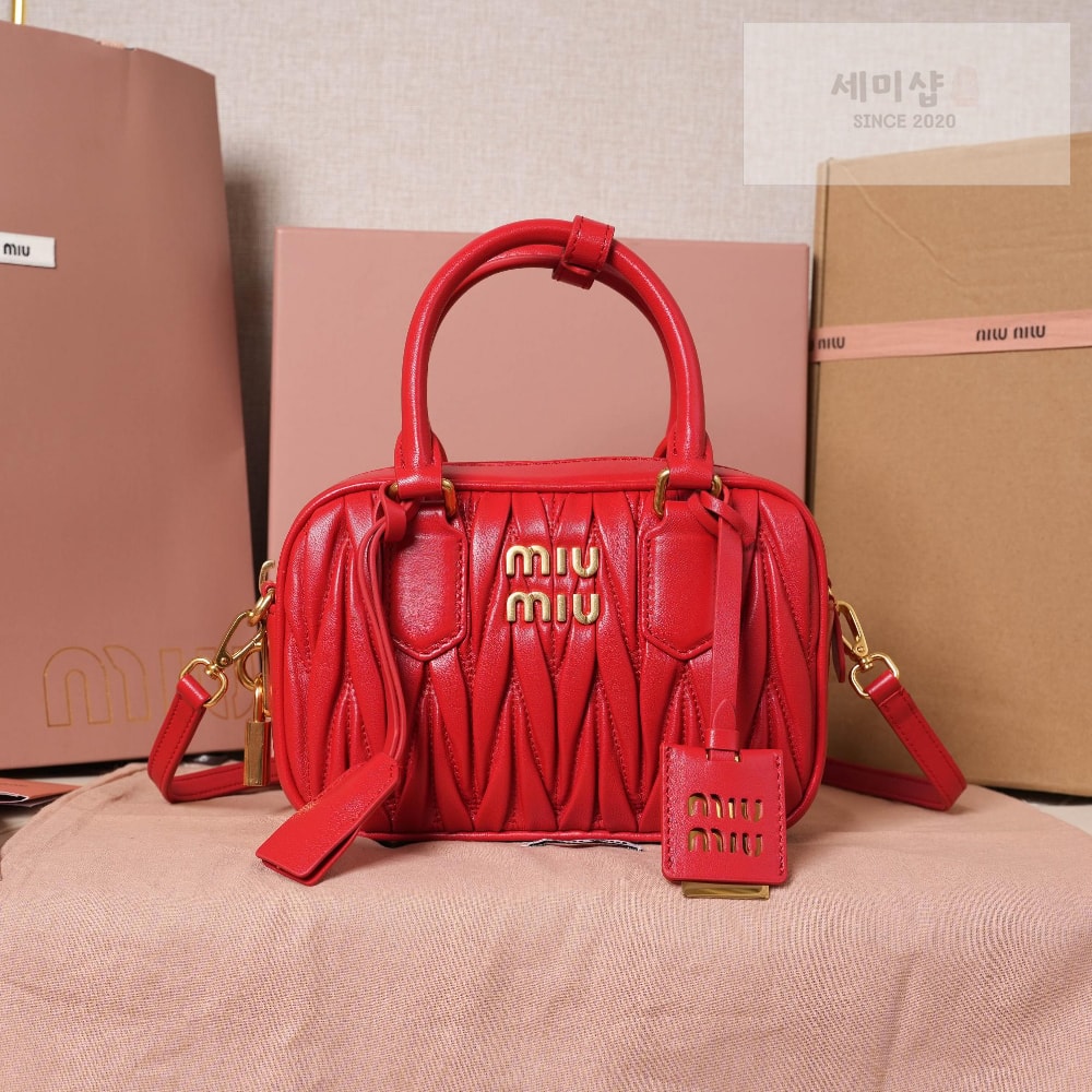 Miu Miu Miu Miu Matelasse Nappa Leather Bag 1번 이미지