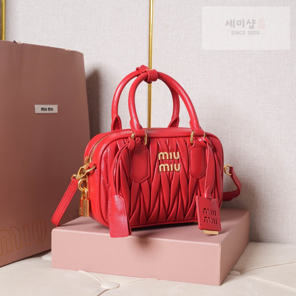Miu Miu Miu Miu Matelasse Nappa Leather Bag 2번 이미지