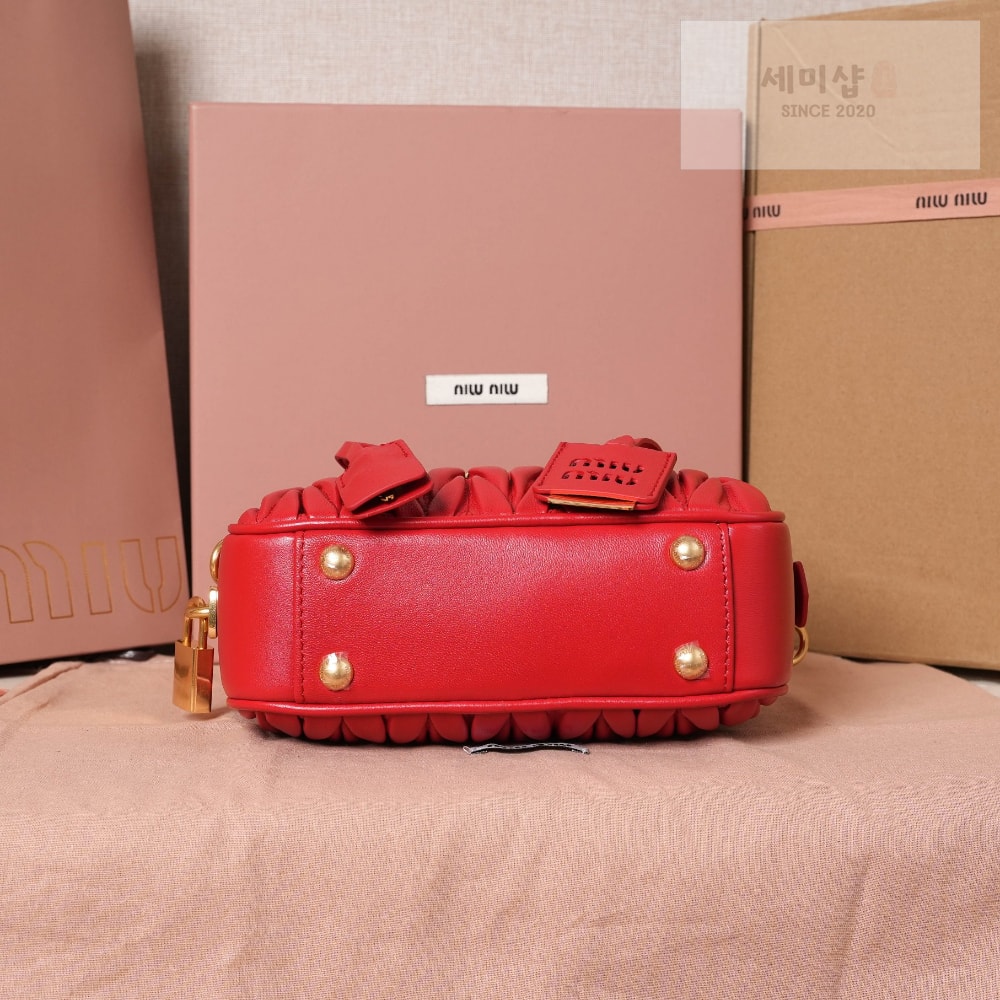 Miu Miu Miu Miu Matelasse Nappa Leather Bag 4번 이미지